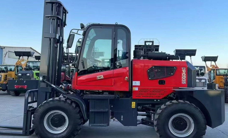 4-ton four-wheel drive off-road forklift equipped with cotton fork
